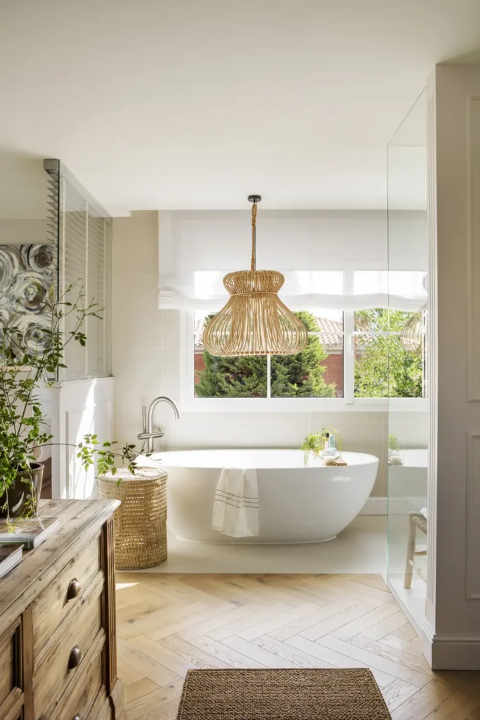 Baño con lampara de techo 
