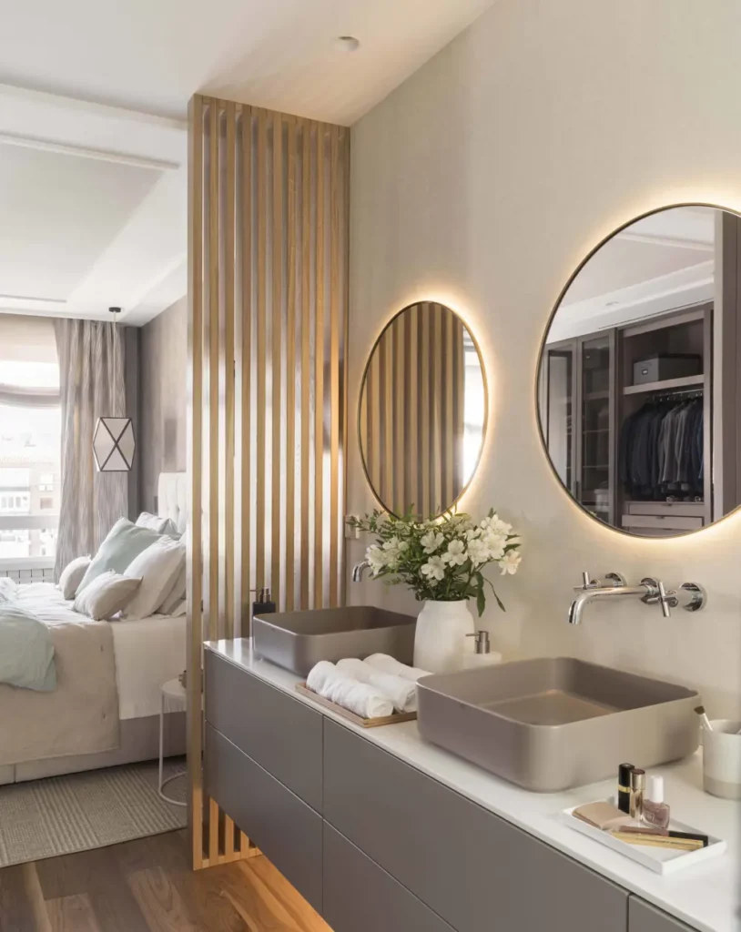 Baño con espejos con luces